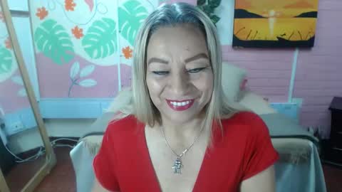 Snapshot of desire_latin chatting on 10-29-25, 04:42 VALERIA online show from 10-29-25, 04:42