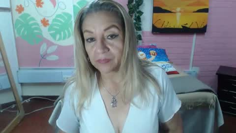 Snapshot of desire_latin chatting on 01-07-26, 04:31 VALERIA online show from 01-07-26, 04:31