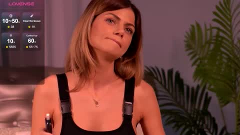 Mia online show from 11-20-25, 06:02