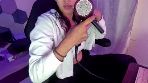 TORI AND MR. BEAR online show from 11-18-25, 12:20