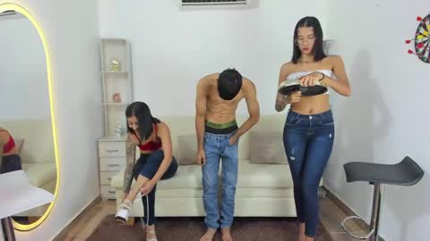 Snapshot of desiredworld_ chatting on 06-07-26, 06:28 JASMINE - DARWIN - MEGAN - JUANCA online show from 06-07-26, 06:28