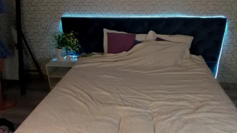 Snapshot of desiree_doll chatting on 03-12-26, 01:12 Gill online show from 03-12-26, 01:12