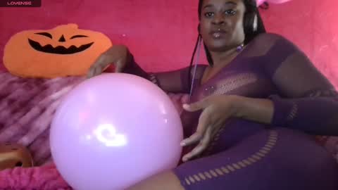 Snapshot of desireeafterdark chatting on 02-07-25, 10:40 desireeafterdark online show from 02-07-25, 10:40