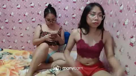 Snapshot of desiring4u chatting on 05-10-26, 10:42 Lovie online show from 05-10-26, 10:42