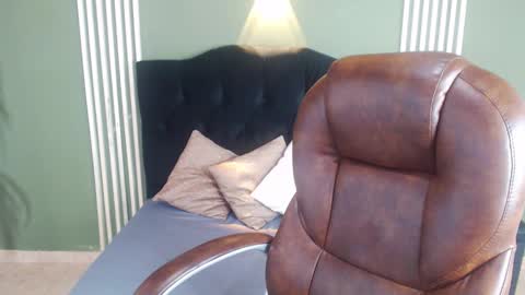 Snapshot of desiring__angel chatting on 12-06-24, 10:05 Desiring Angel online show from 12-06-24, 10:05