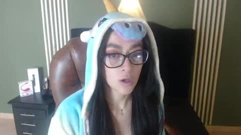 Snapshot of desiring__angel chatting on 12-18-24, 01:34 Desiring Angel online show from 12-18-24, 01:34