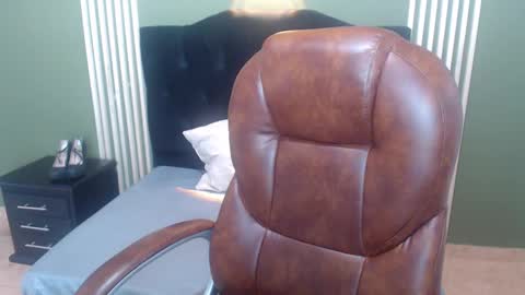 Snapshot of desiring__angel chatting on 12-20-24, 10:38 Desiring Angel online show from 12-20-24, 10:38