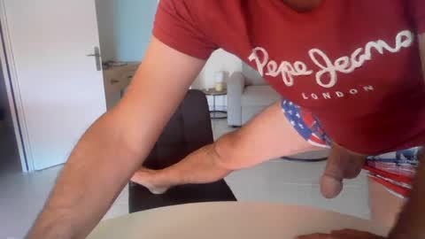 Snapshot of desmondeker83 chatting on 07-12-26, 12:18 desmondeker83 online show from 07-12-26, 12:18