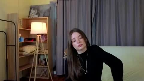 Snapshot of dessiehollembaek chatting on 10-28-25, 01:03 kristine online show from 10-28-25, 01:03