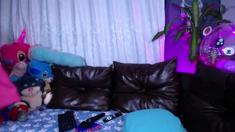 Snapshot of desthnick chatting on 01-01-25, 10:46 Independent model online show from 01-01-25, 10:46
