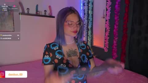 Snapshot of destiny14_ chatting on 11-20-25, 10:42 Dani online show from 11-20-25, 10:42