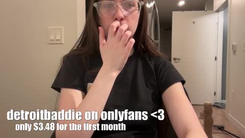 Snapshot of detroitbaddie chatting on 02-25-25, 04:21 detroitbaddie online show from 02-25-25, 04:21