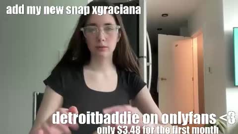 Snapshot of detroitbaddie chatting on 03-03-25, 01:31 detroitbaddie online show from 03-03-25, 01:31