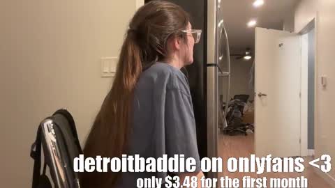 Snapshot of detroitbaddie chatting on 03-10-25, 12:18 detroitbaddie online show from 03-10-25, 12:18