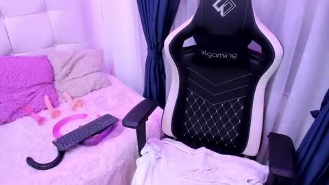 Snapshot of devil_megh chatting on 02-27-25, 02:21 Meghan online show from 02-27-25, 02:21