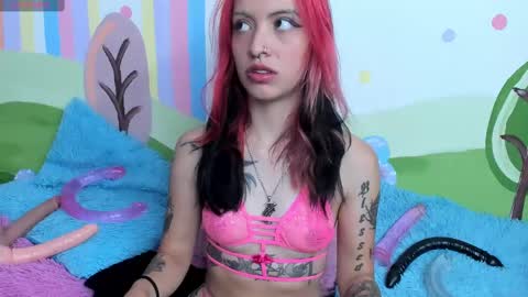 Snapshot of devil_megh chatting on 03-06-25, 11:25 Meghan online show from 03-06-25, 11:25