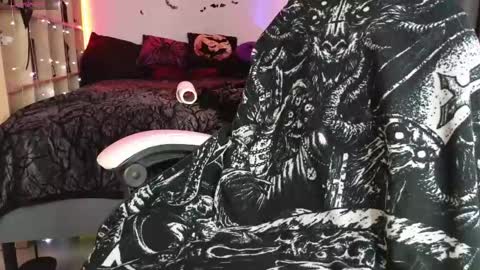 devil_s_bride online show from 04-21-26, 05:06