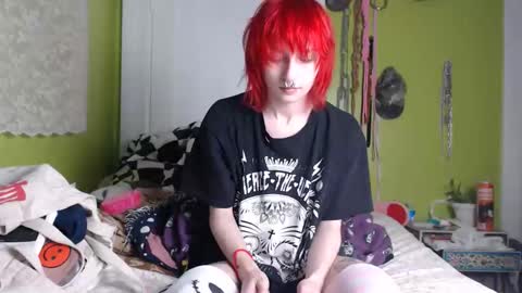 poutyangel online show from 12-17-25, 01:11