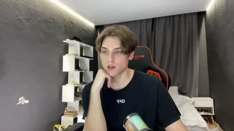 Snapshot of devilnut1 chatting on 11-21-25, 05:00 devilnut1 online show from 11-21-25, 05:00