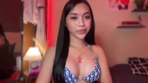 Snapshot of devine_goddessx chatting on 12-14-25, 04:29 Devine Greyson online show from 12-14-25, 04:29