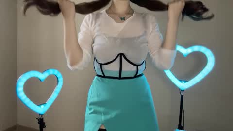 Snapshot of devonaangela chatting on 10-05-25, 12:36 Angel online show from 10-05-25, 12:36