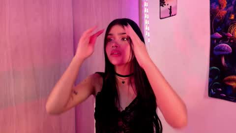 Snapshot of devours_fire chatting on 11-27-25, 07:05 Sara 3 online show from 11-27-25, 07:05