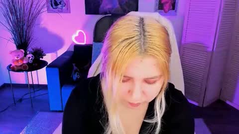 Dia online show from 11-26-25, 07:04