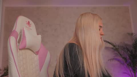 Snapshot of diamond_ava_ chatting on 03-12-26, 04:46 Thea online show from 03-12-26, 04:46