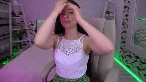 Snapshot of diamondeyeess chatting on 06-17-26, 05:54 Sasha online show from 06-17-26, 05:54