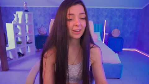 Snapshot of diamondeyeess chatting on 06-20-26, 05:32 Sasha online show from 06-20-26, 05:32