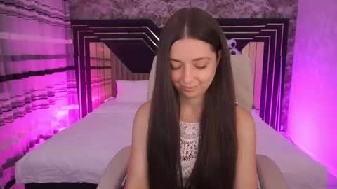 Snapshot of diamondeyeess chatting on 07-08-26, 05:23 Sasha online show from 07-08-26, 05:23