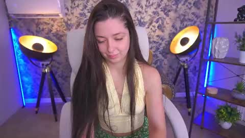 Snapshot of diamondeyeess chatting on 07-14-26, 06:07 Sasha online show from 07-14-26, 06:07
