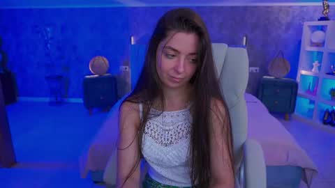 Snapshot of diamondeyeess chatting on 07-19-26, 06:17 Sasha online show from 07-19-26, 06:17