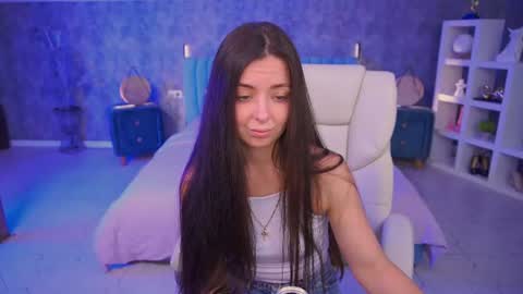 Snapshot of diamondeyeess chatting on 07-20-26, 06:17 Sasha online show from 07-20-26, 06:17