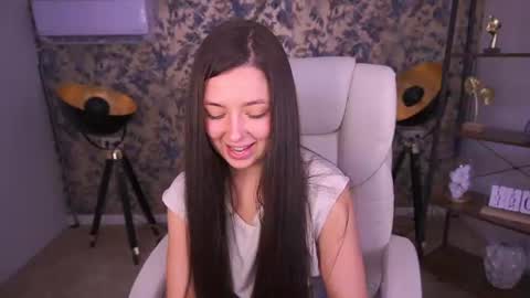 Snapshot of diamondeyeess chatting on 07-22-26, 06:27 Sasha online show from 07-22-26, 06:27