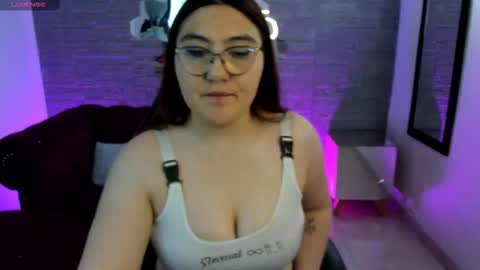 Snapshot of diamondfox_m chatting on 10-25-25, 12:45 Your Diamond online show from 10-25-25, 12:45