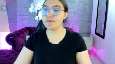 Snapshot of diamondfox_m chatting on 11-18-25, 12:31 Your Diamond online show from 11-18-25, 12:31