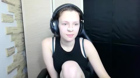 Snapshot of diana_back3 chatting on 11-16-25, 12:22 diana_back3 online show from 11-16-25, 12:22