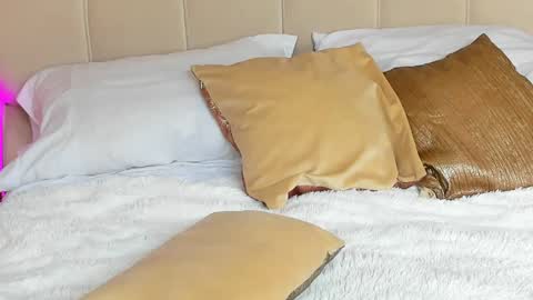 dianac1998 online show from 02-14-26, 05:43