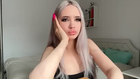 Snapshot of dianadesire_ chatting on 06-14-26, 02:08 Diana online show from 06-14-26, 02:08