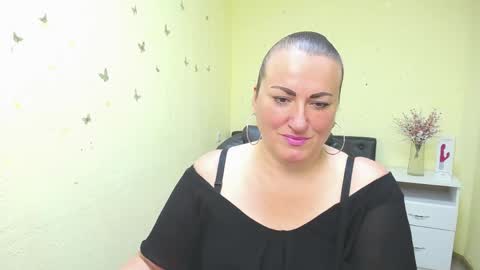 Snapshot of dianamgg chatting on 05-18-26, 05:24 Diana online show from 05-18-26, 05:24