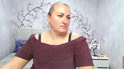 Snapshot of dianamgg chatting on 05-19-26, 05:25 Diana online show from 05-19-26, 05:25