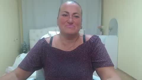 Snapshot of dianamgg chatting on 07-21-26, 05:43 Diana online show from 07-21-26, 05:43