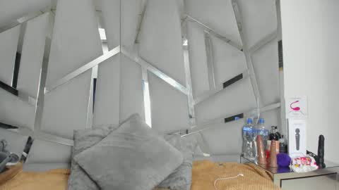 dianarous online show from 11-30-25, 04:16