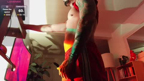 Snapshot of dickdamian_ chatting on 10-18-25, 09:32 Damin online show from 10-18-25, 09:32