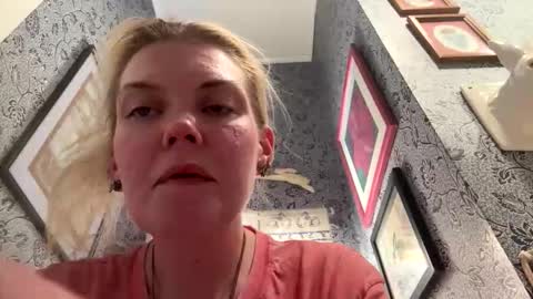 Snapshot of dickeddownsouth chatting on 11-10-25, 04:22 Beau online show from 11-10-25, 04:22