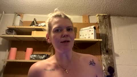 Snapshot of dickeddownsouth chatting on 12-23-25, 07:06 Beau online show from 12-23-25, 07:06