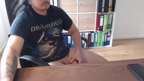 dickeeier96 online show from 05-07-26, 12:54