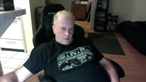 Snapshot of dickflasher5 chatting on 10-14-25, 04:46 Richard Fleischer online show from 10-14-25, 04:46