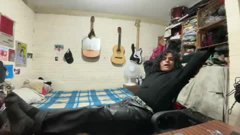 dieciochocentimetross online show from 06-15-26, 10:56